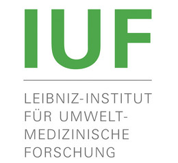 Grafik: Das Logo des Leibniz-Institut für umweltmedizinische Forschung (IUF) auf weißem Grund. Oben steht in fetten, grünen Buchstaben IUF. Darunter ist in hellgrau der Name des Instituts agebildet.